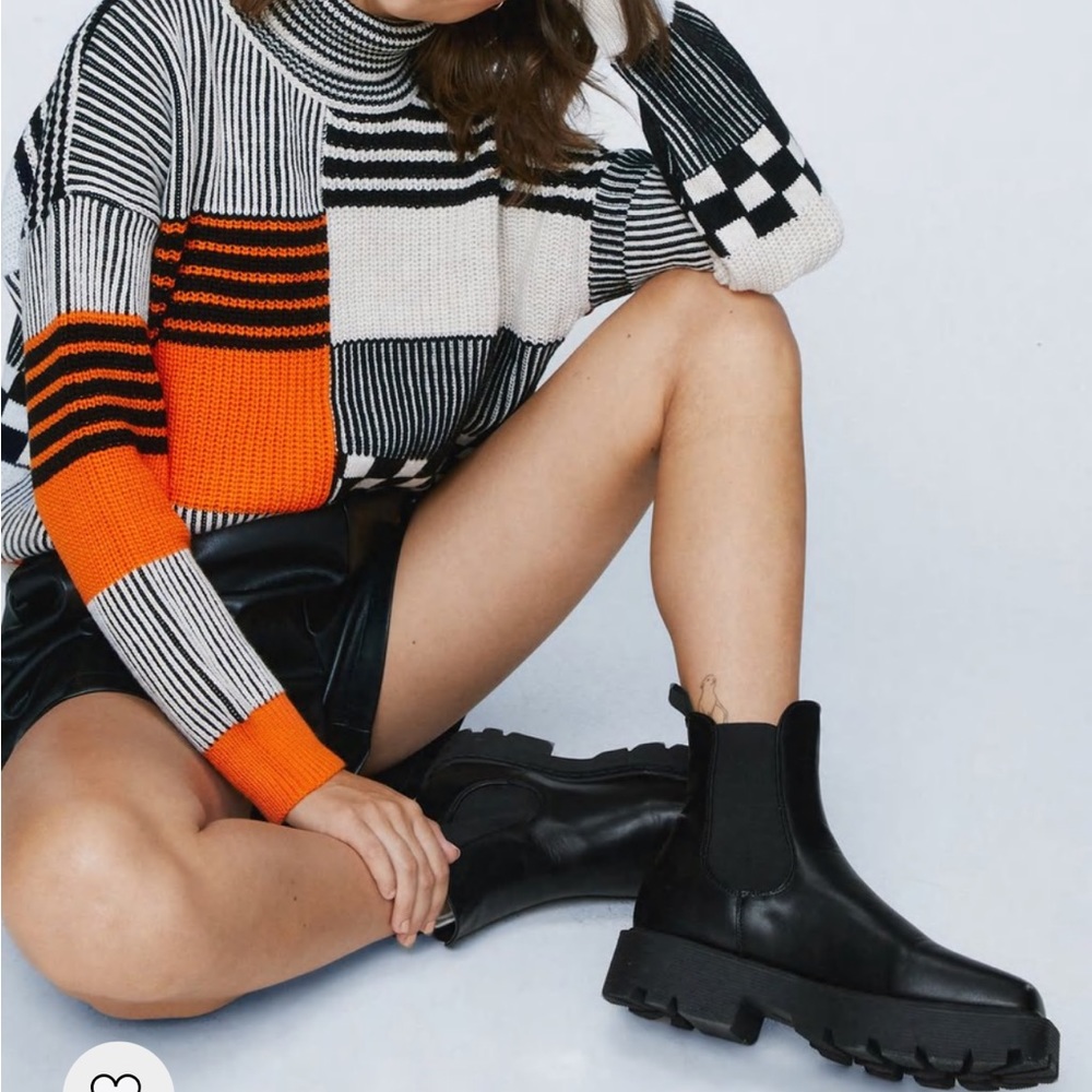 Black leather Chelsea boots!!